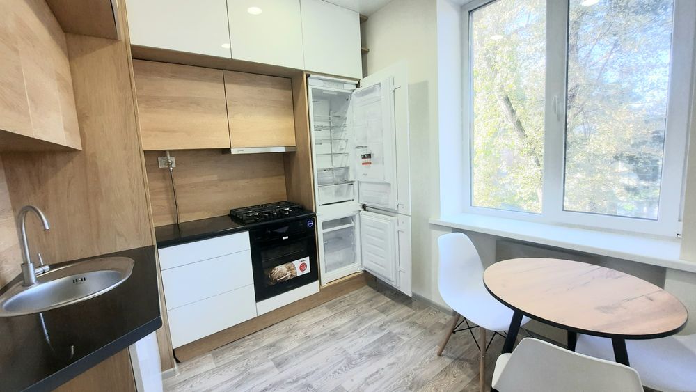 Продам 2 кв(Сертификат) АО сталинка центр, прописаных нет, документы г