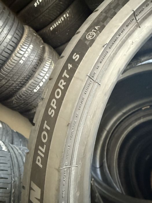 305/30 r21 Michelin 2 шт.