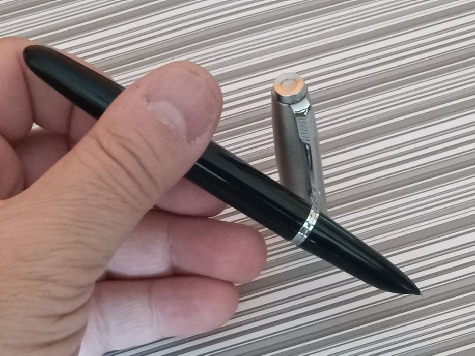 Caneta Parker 21 de aparo, preta e inox