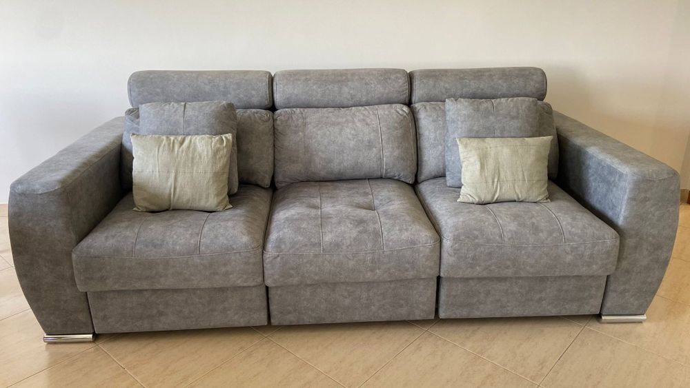 Sofá com chaise longue retráctil – Excelente Estado