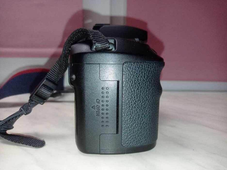 Дзеркальний фотоапарат Canon EOS D60