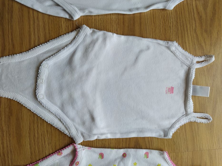 Conjunto três bodys interiores 6 meses
