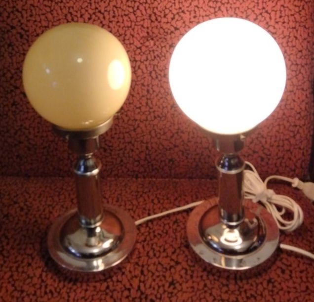 Candeeiros de mesa com vidros opalinos