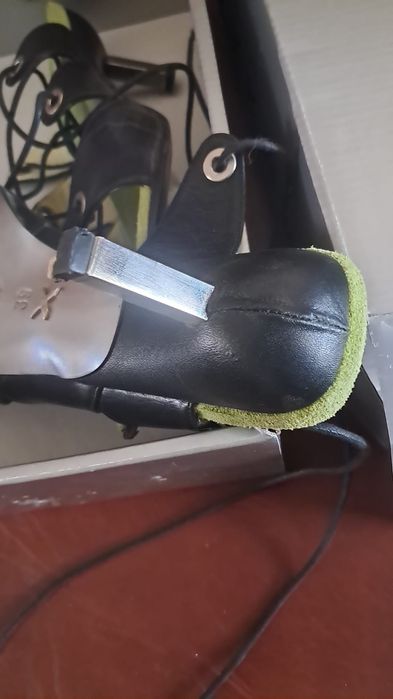 Sapatos entre 15€ a 20€ com possibilidade de negociação