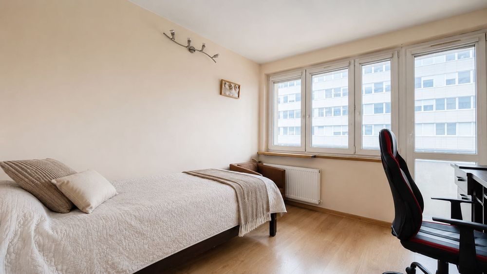 Single room with balcony– City Center of Warsaw, Emilii Plater 47