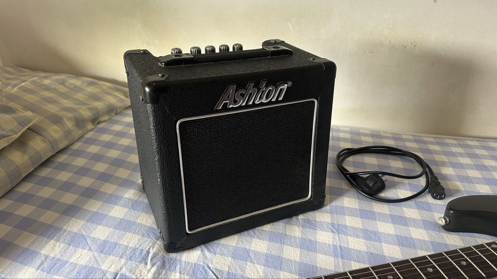Guitarra Ashton Esquerdina + Amplificador