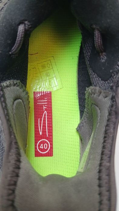 Пропоную легкі літні кросівки (стиль Yeezy Boost) у чудовому стані. М'які, дихаючі, чудово підійдуть на теплу погоду