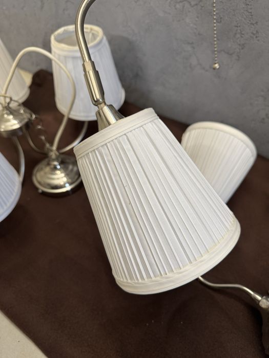 Lampa sufitowa z trzema punktami świetlnymi