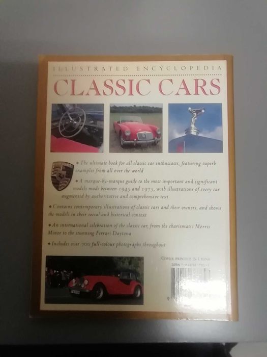 Livro sobre automóveis antigos
