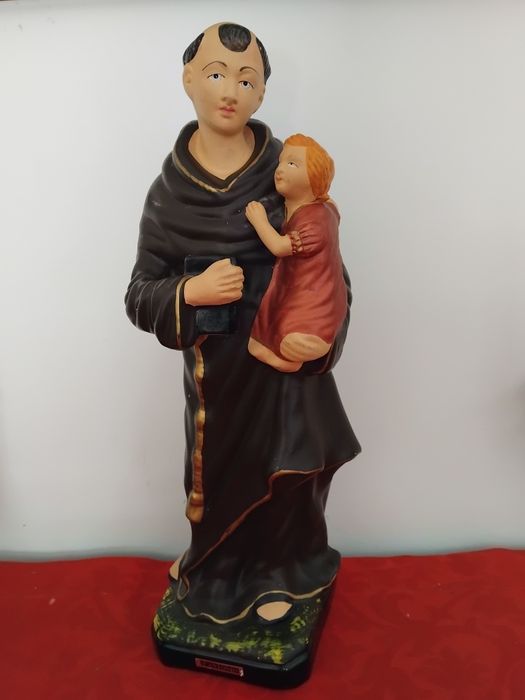 Sto. António de barro com altura de 42 cm.