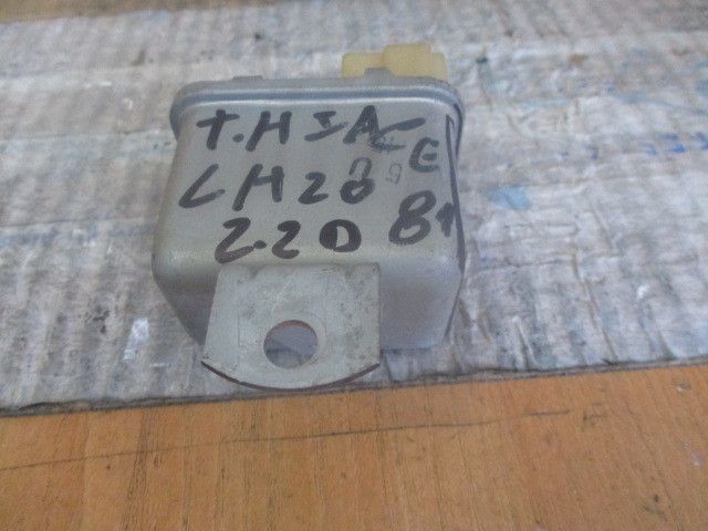 Botão / interruptor electromecânico / relé TOYOTA HiAce I (RH1_, LH3_,
