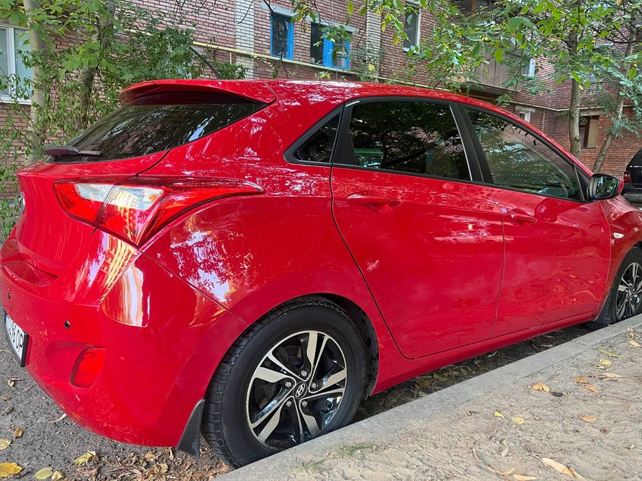 Продам Hyundai i30 

Можно переоформить по Дія в онлайн режиме.

Восстановленный по технике вопросов нет.

13 год

83 тыс. Родного пробега!

Мультируль , центральный замок , ABS , всё работает.

1,4 турбодизель 
Надёжный не прихотливый дизель.

На механике.
7 л расход при быстрой езде по городу!

По ходовке всё супер , возможны любые ваши проверки.

Небольшие моменты по кузову, на езду никаким образом не влияет.

Ну а так машина на боевом ходу , сел - поехал.

Запаска , ключи всё идёт с машиной.

Реальному покупателю - торг возможен.

Пишите/звоните.