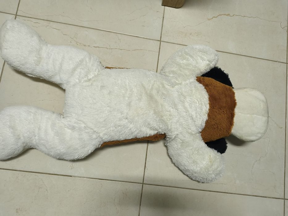 Cão peluche tamanho grande
