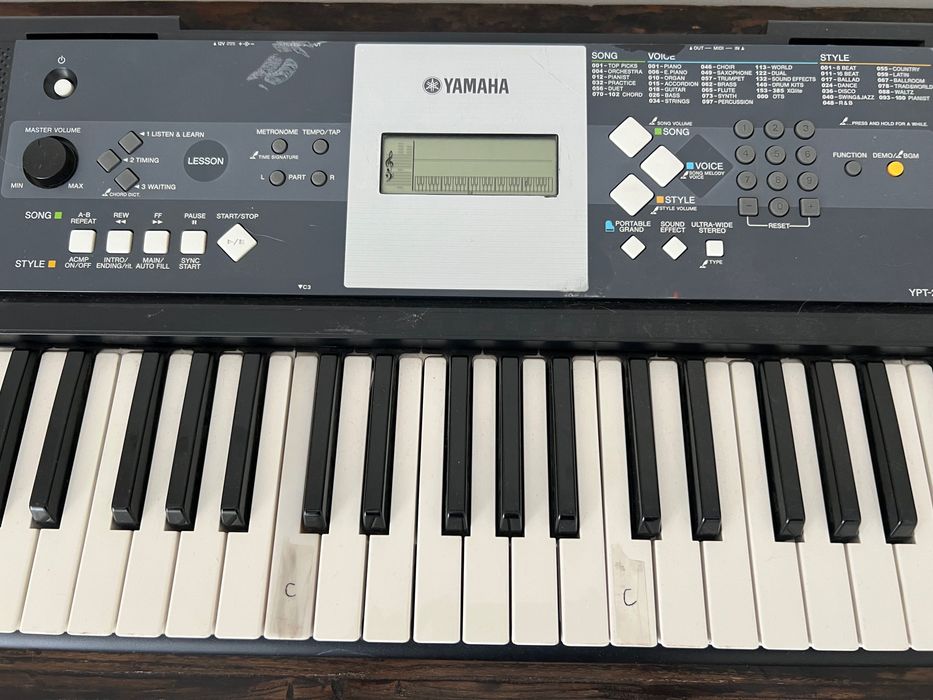 Teclado Yamaha YPT-230 Usado