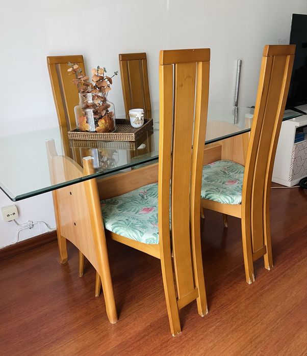 Conjunto Mesa e 4 cadeiras