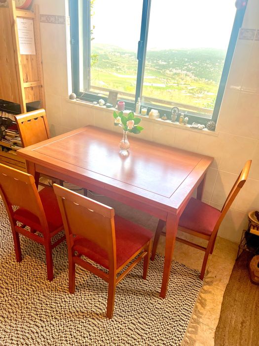 Mesa.(90/130 cm..) extensível com 6 cadeiras - cor cerejeira