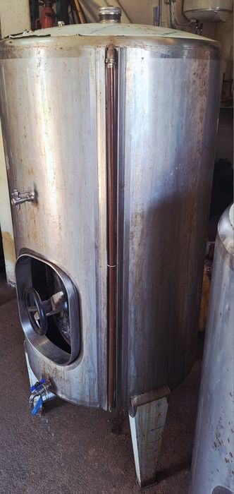 Cubas em inox para vinho