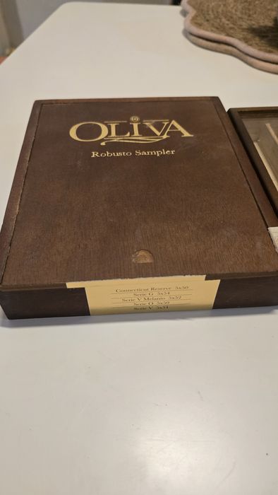 Lote 2 Caixas de Charutos Madeira Vazias - Oliva Cigars Sampler + Casa Turrent 1880 Vidro