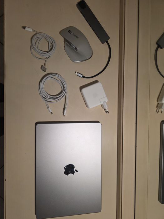 MacBook Pro 14" (2021) M1 Pro | 16 GB RAM | 1 TB SSD + Acessórios Extra