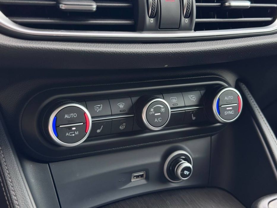 Alfa Romeo Stelvio 2018 року, 2.0 бензин автомат повний привід 116 т.км