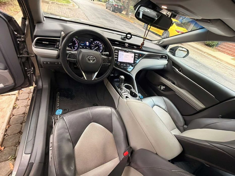 Toyota Camry XLE      2020