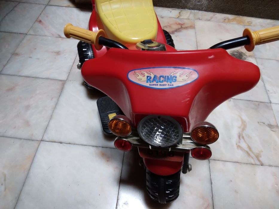 Vendo mota de criança