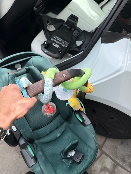 Vendo uma cadeira de bebé Maxi-Cos Pebble 360 Pro FamilyFix 360 Pro com base, em excelente estado