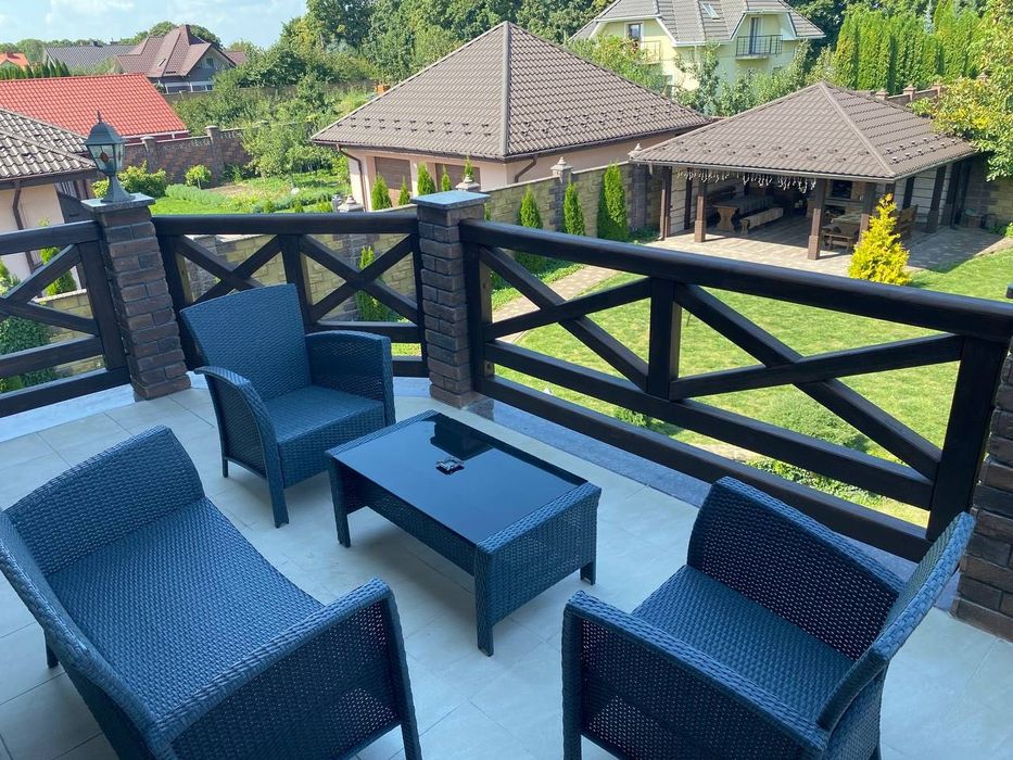 Продаж укомплектованого будинку з гаражем в районі Агропереробки!