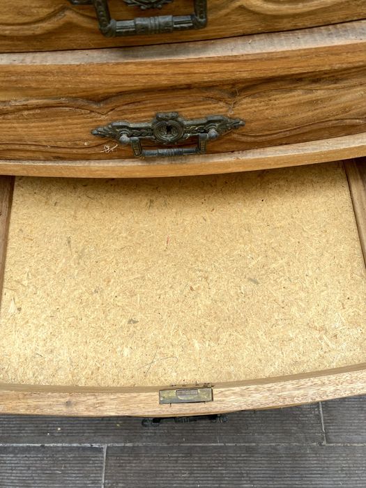 Móvel Aparador de Madeira 2 portas e 4 gavetas