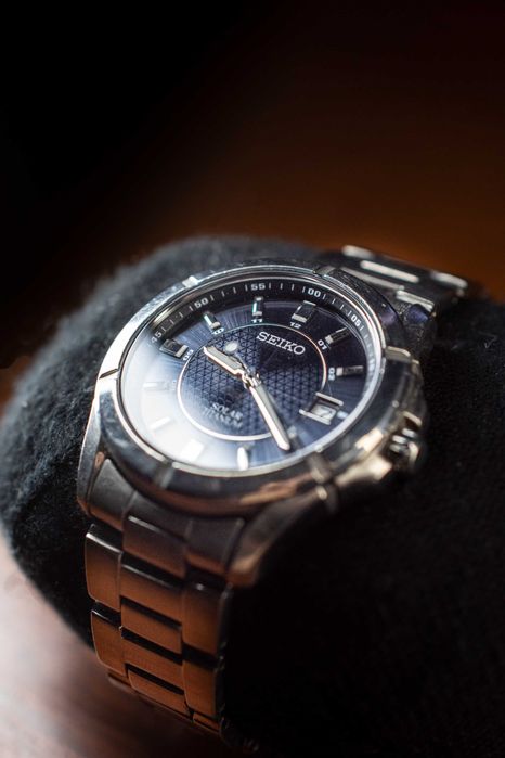 Seiko Titanium solar V147-0AB0 Date, кварц з сонячною панеллю