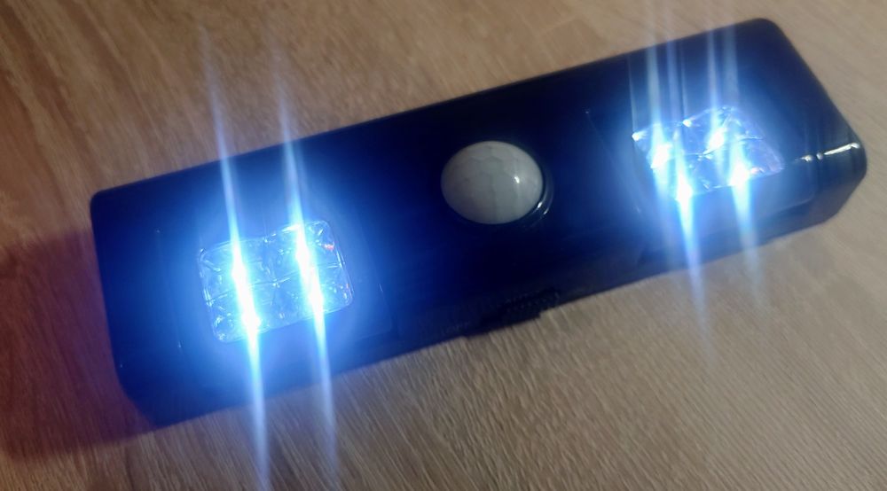 LAMPKA LED Z CZUJNIKIEM Ruchu Czarny prostokąt