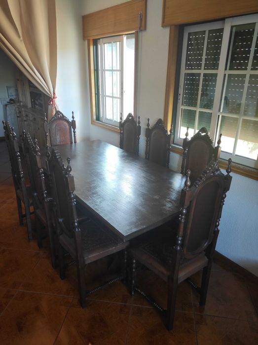 Mesa de jantar com 8 cadeiras