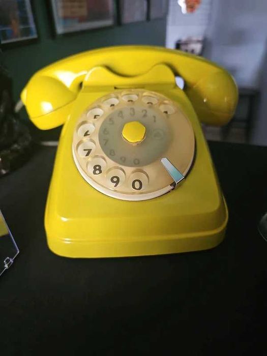Telefone antigo anos 70 italiano