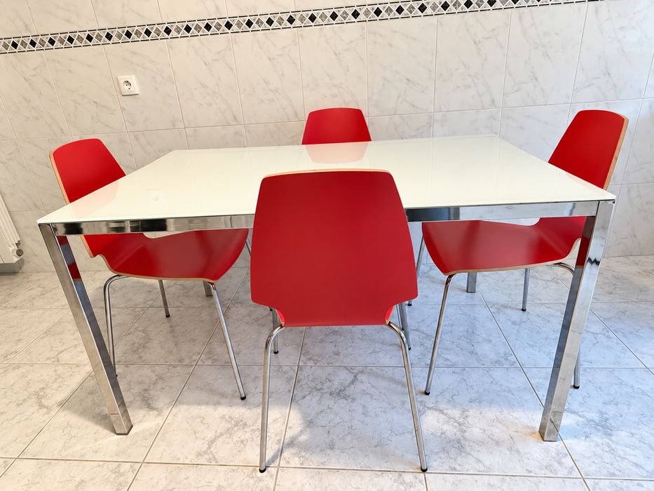 Mesa IKEA TORSBY + 4 cadeiras IKEA VILMAR