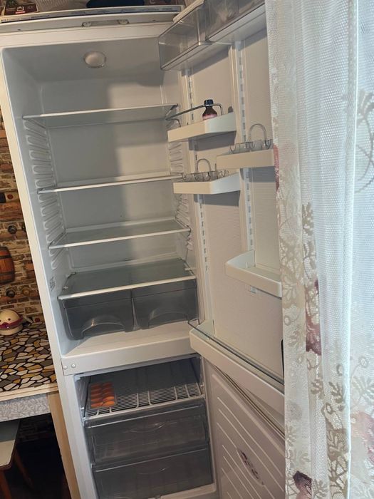 Холодильник двухкамерный