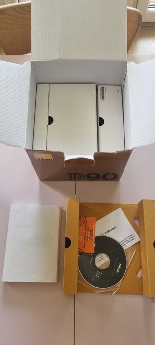 Nikon D90 + obiektyw 18-200mm