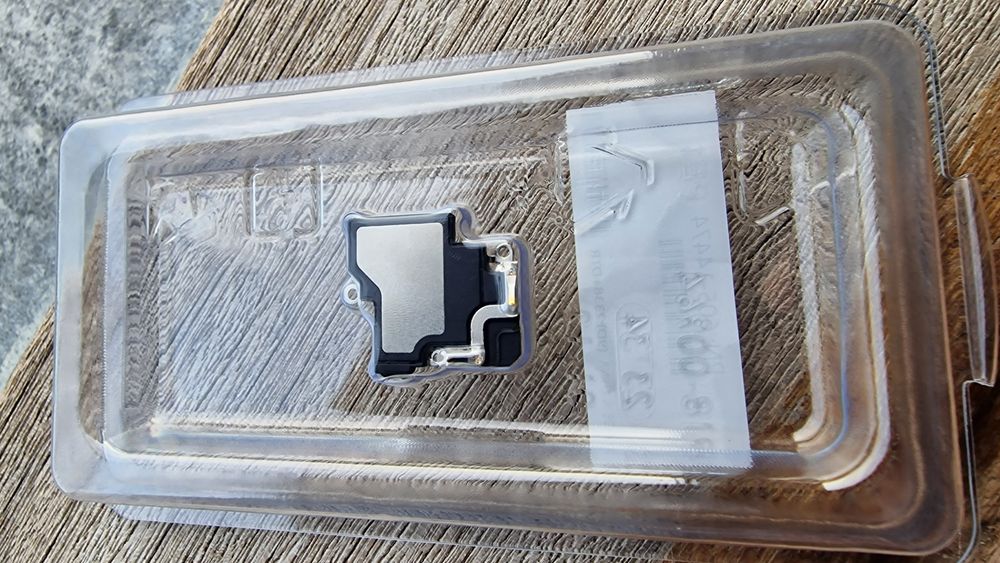 Top Speaker - iPhone 15 Pro