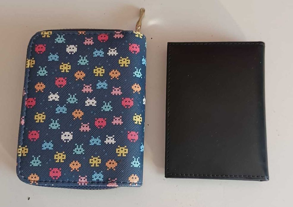 Diversas carteiras de bolso