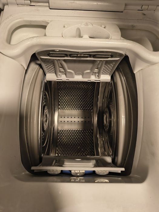 Pralka ELECTROLUX  ładowana od góry  1200obr.6kg.