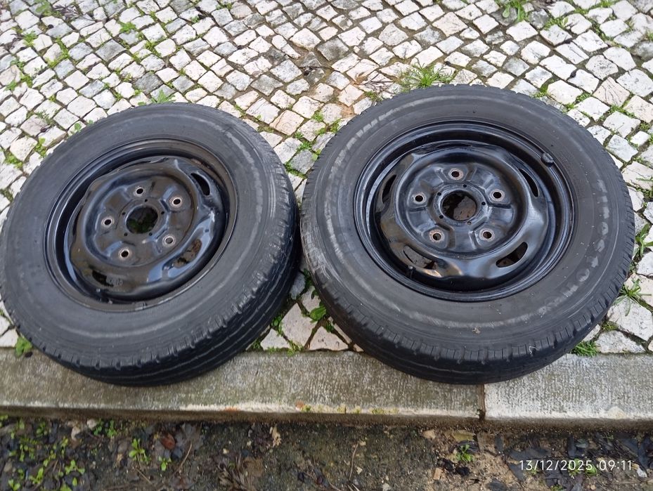 Jantes com pneus Firestone em muito bom estado para Carrinha