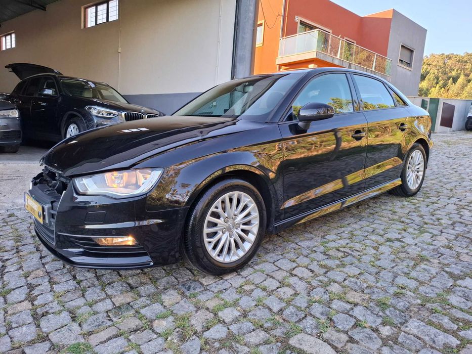 Audi A3 Limousine 1.6 TDI (110CV) Ultra Apenas 140 Mil Kms Nacional de 2015