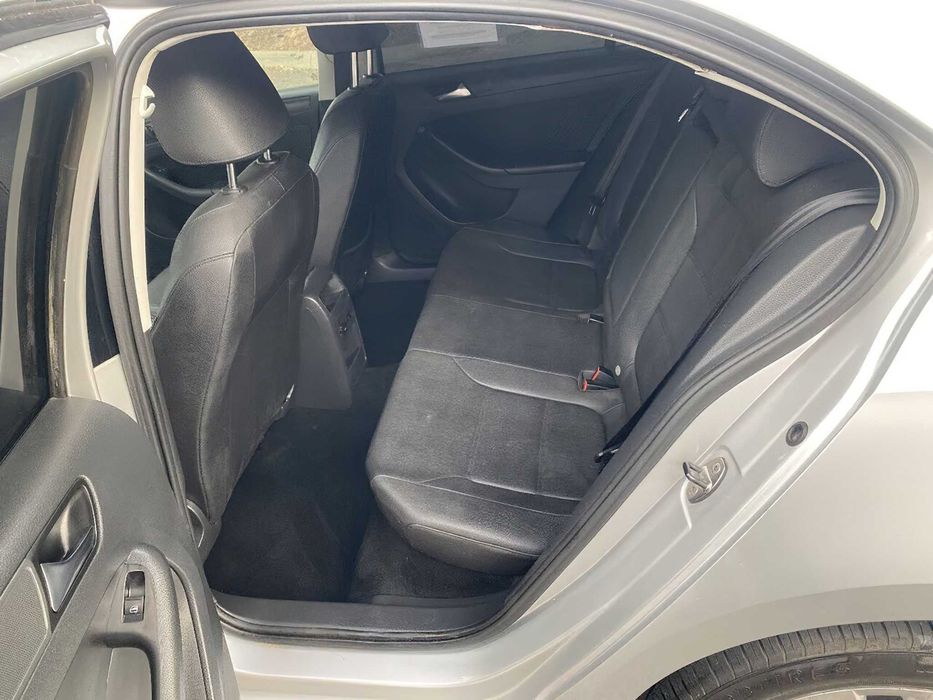 Volkswagen Jetta      2013