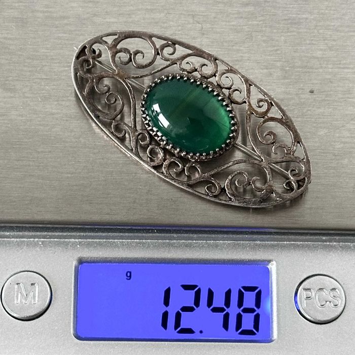 Srebrna broszka z naturalnym Szmaragdem z ok. 1950r próba 835