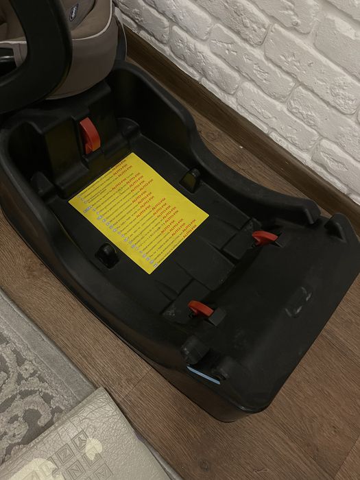 Автокрісло chicco до 0- 15 кг