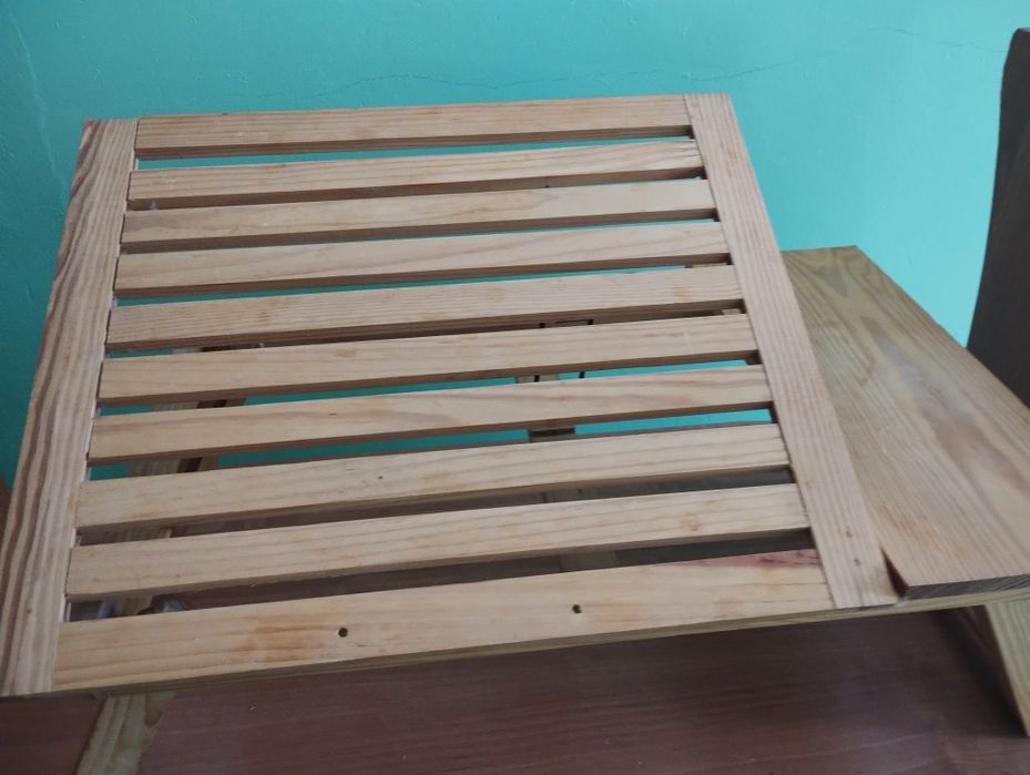 Sprzedam stolik pod laptopa