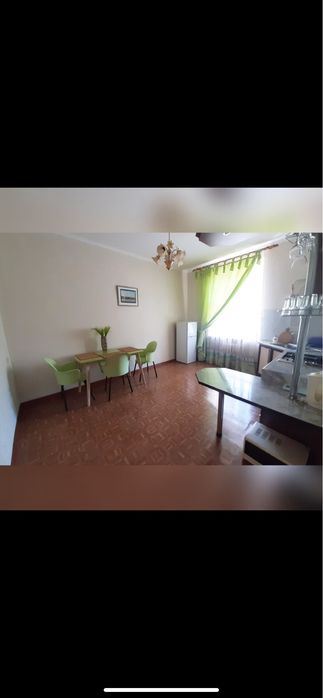 Продаю двухкомнатную в старом центре