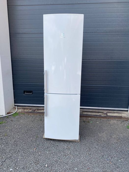 Білий Холодильник Electrolux, Висота 200 см, Об'єм 370 л, Крапельна система охолодження!
