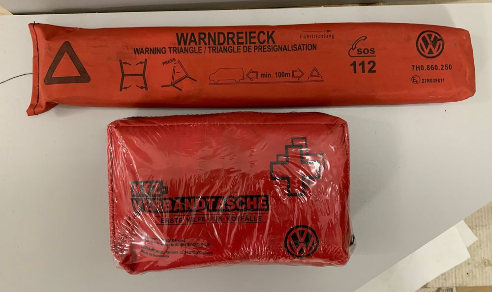 Аптечка / Знак  оригінал VW