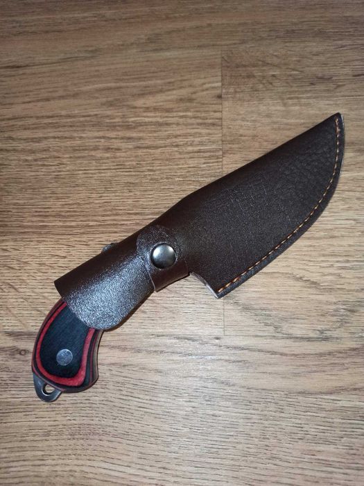 Кованный кухонный нож с ручкой из цельного дерева + чехол из кожи