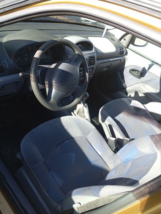 Clio RN 1.2 ano 2000